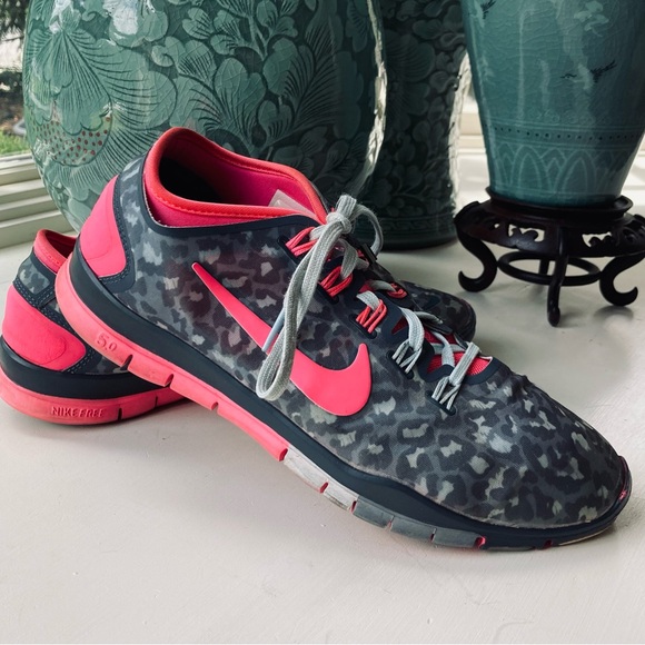 NIKE Free TR CONNECT 2 Running Shoes Women’s 9.5 Leopard Cheetah Print Pink - Picture 2 of 9
